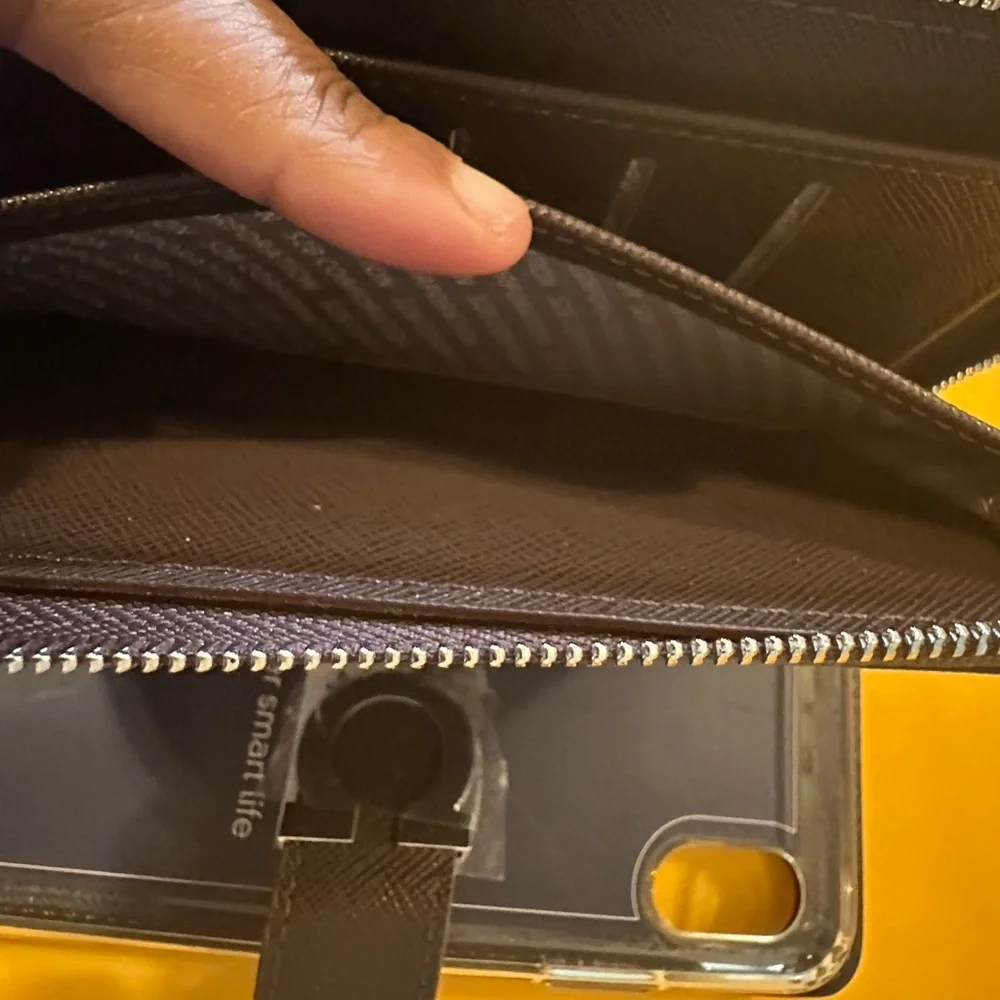 Kohl’s Black Wristlet Phone Case